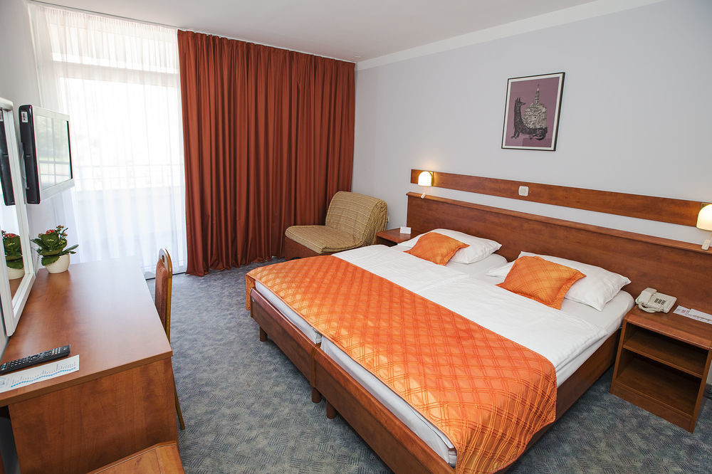 Sunny Baska Hotel By Valamar, Ex Corinthia Exterior foto